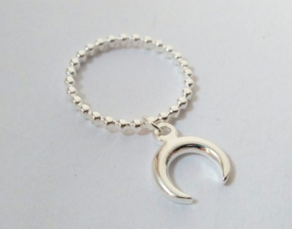 Anillo bolitas con luna invertida