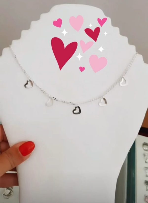 Collar grumme con corazones