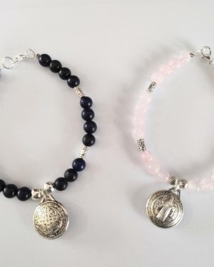 Pulsera con dije San Benito