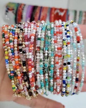Pulsera con cristales con bolitas