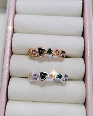 Anillo corazones color