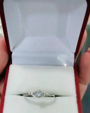 Anillo boton brillante