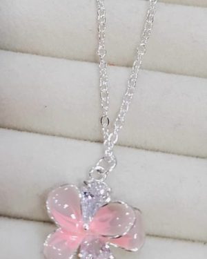 Collar flor petalo