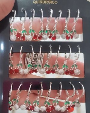 Aros guindas brillantes