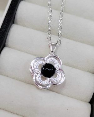 Collar flor con piedra giratorio