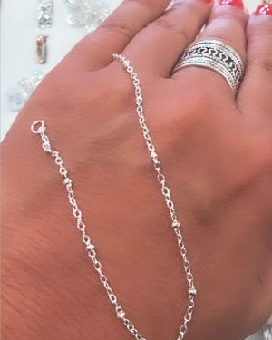 Pulsera con bolitas