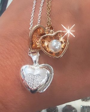 Collar corazon abierto