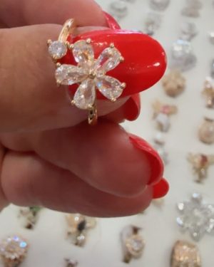 Anillo flor giratorio