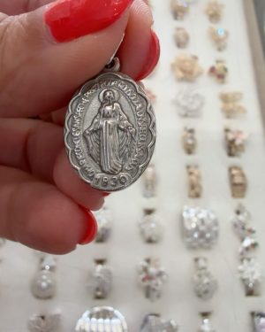 Dije Virgen Milagrosa