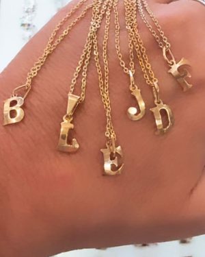 Collares enchapados con inicial
