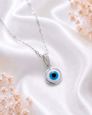 Collar ojito con drop brillante